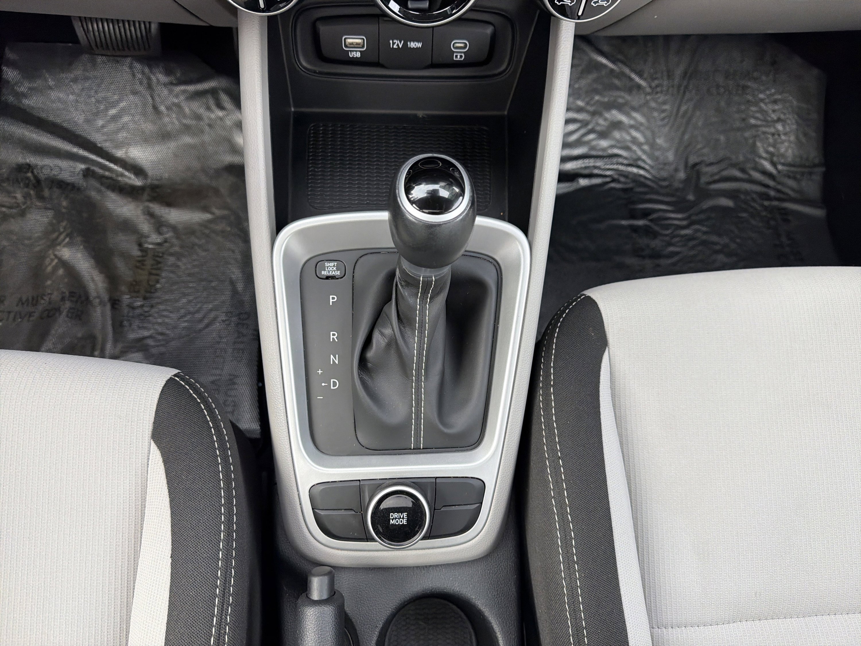 Used 2023 Hyundai Venue SEL image 41