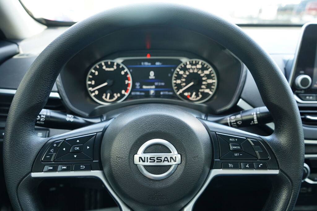 Used 2022 Nissan Altima 2.5 SV image 16