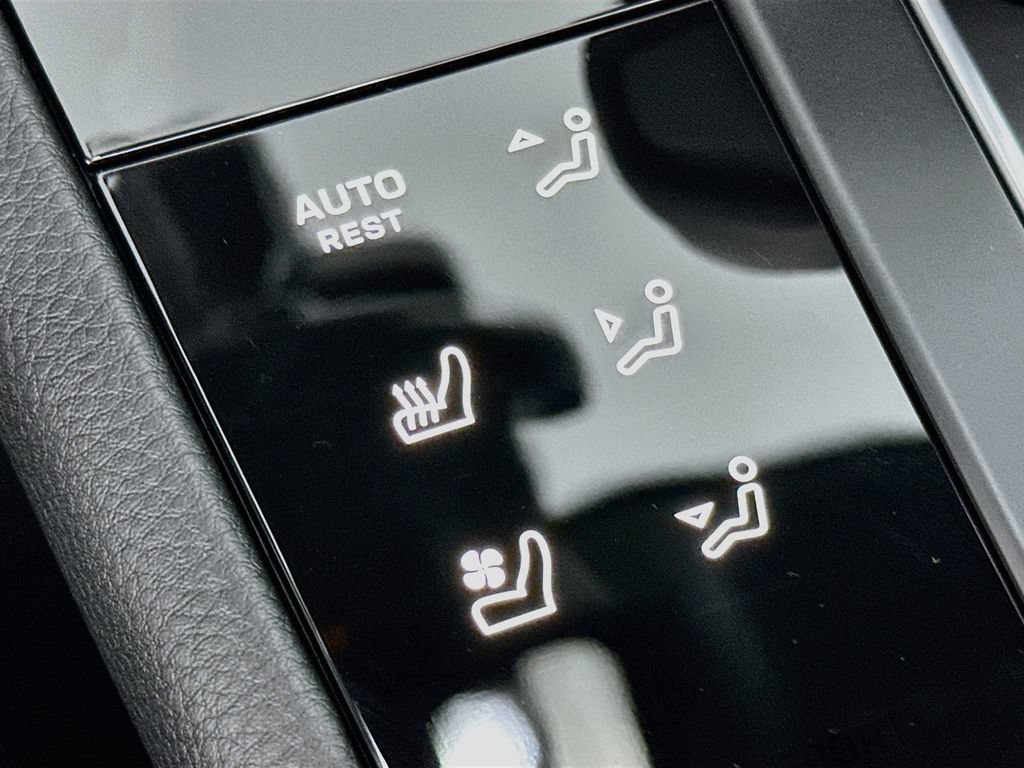 Certified 2026 Porsche Macan Turbo AWD/4WD image 23