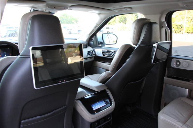 Used 2022 Lincoln Navigator L Reserve AWD/4WD image 17
