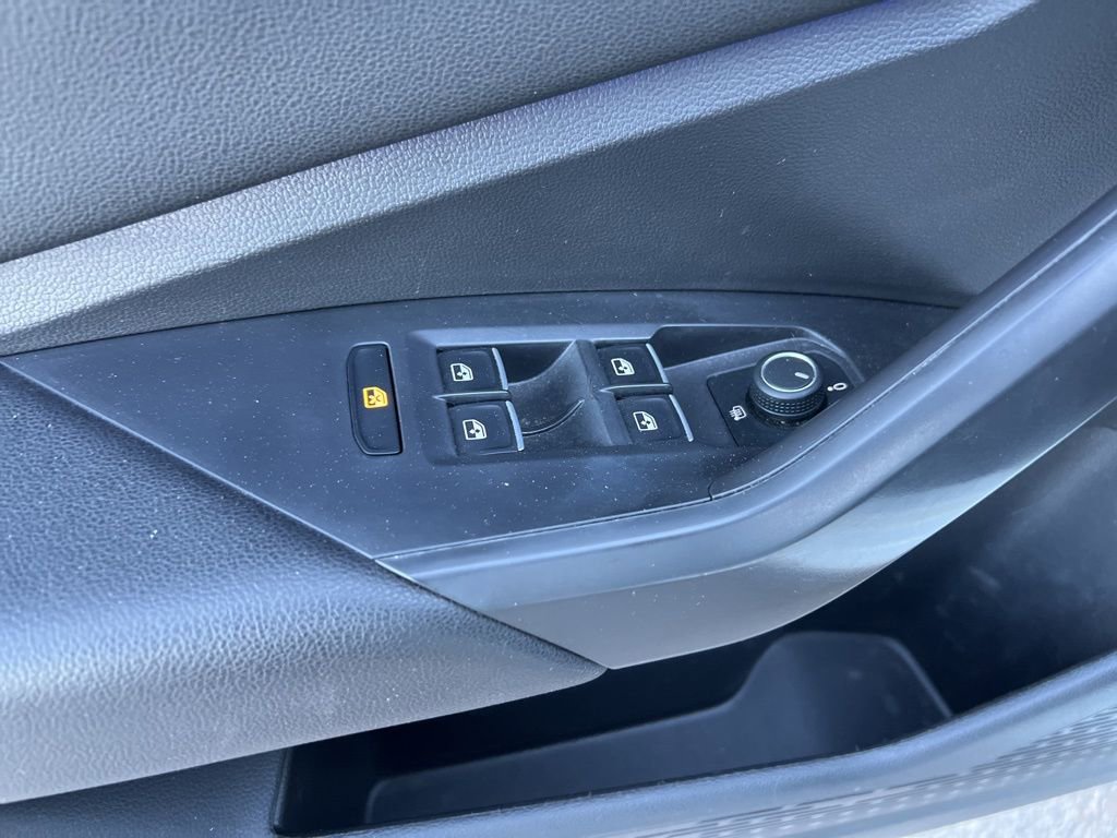 Used 2021 Volkswagen Jetta SEL Premium image 32