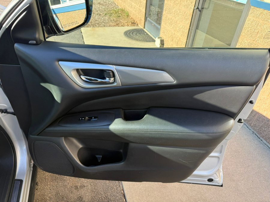 Used 2017 Nissan Pathfinder SL image 33