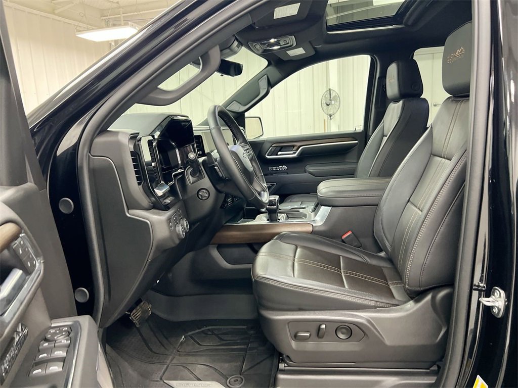 New 2025 Chevrolet Silverado 1500 High Country w/ Midnight Edition image 21