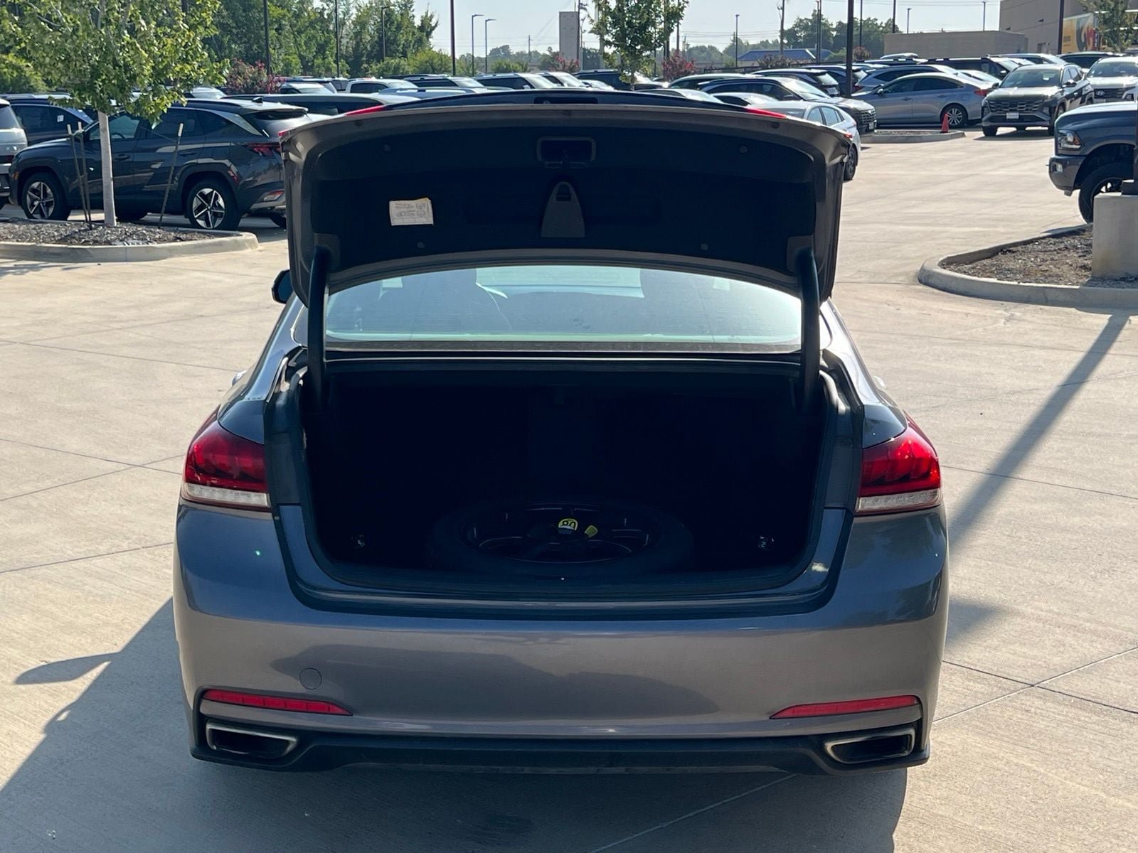Used 2016 Hyundai Genesis 3.8 RWD image 15