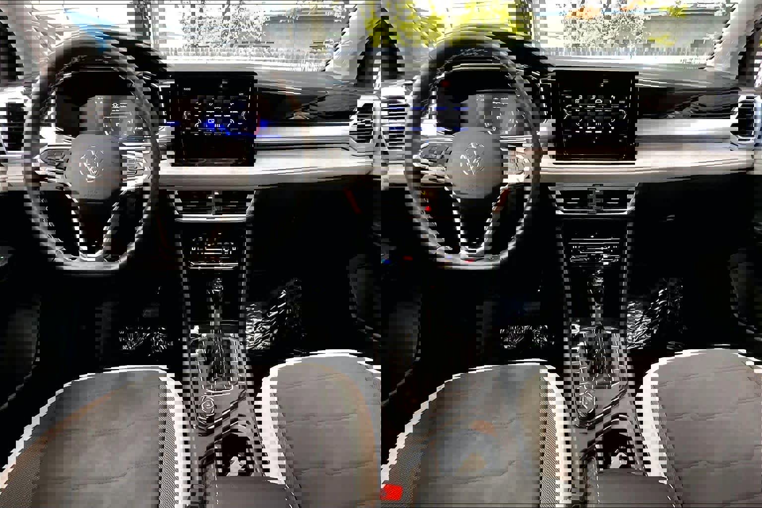 Used 2025 Volkswagen Taos SE image 18