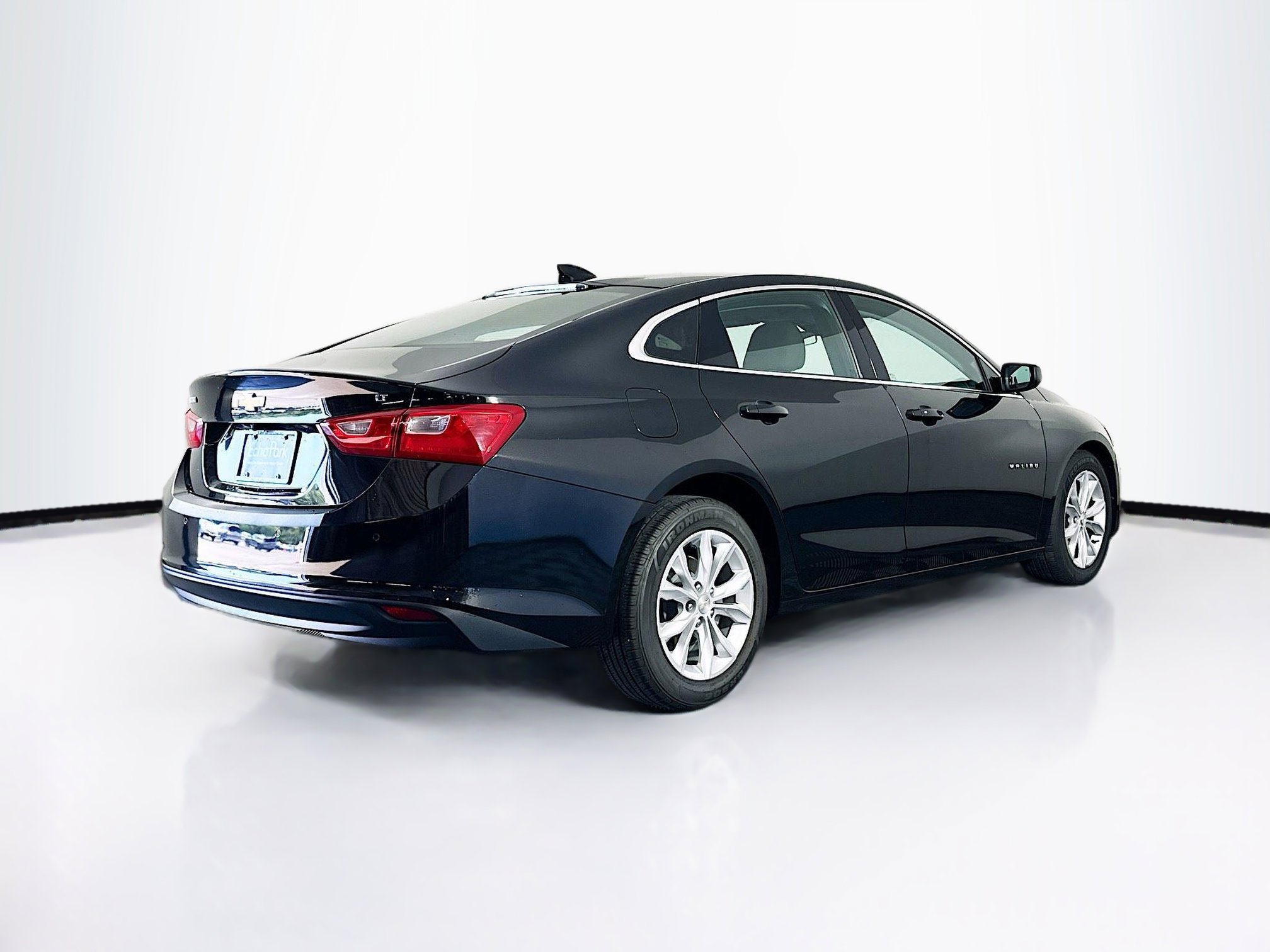 Used 2023 Chevrolet Malibu LT w/ Driver Confidence Package image 9