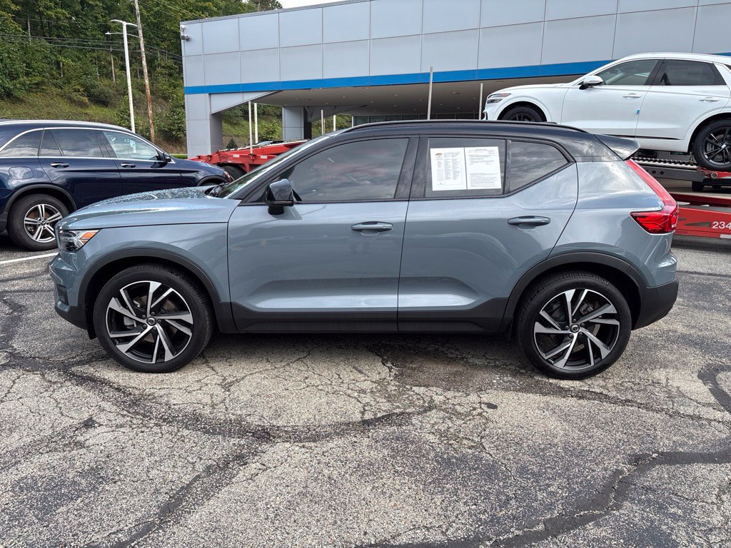 Used 2021 Volvo XC40 T5 R-Design AWD/4WD image 2