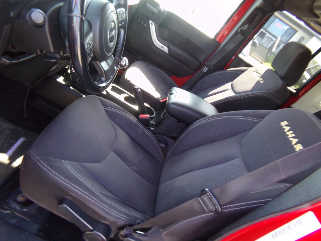 Used 2014 Jeep Wrangler Unlimited Sahara w/ Connectivity Group image 10