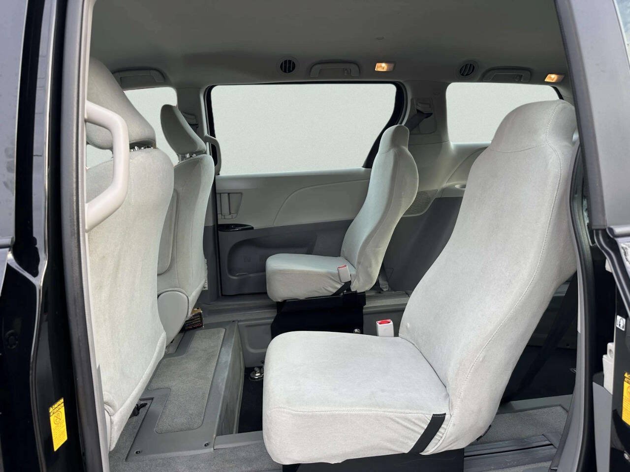 Used 2014 Toyota Sienna L FWD image 12