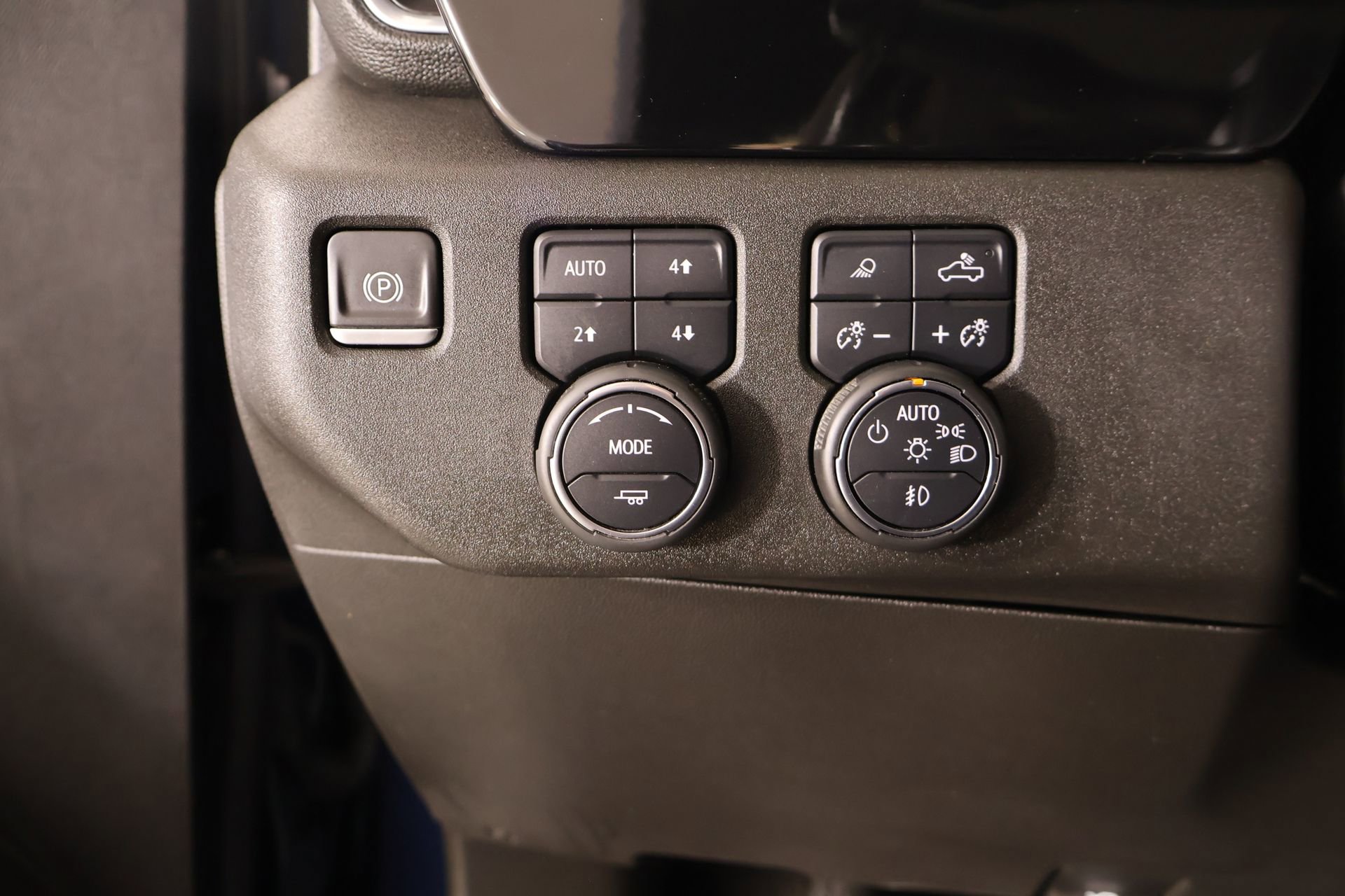 Used 2022 Chevrolet Silverado 1500 High Country w/ High Country Premium Package AWD/4WD image 9
