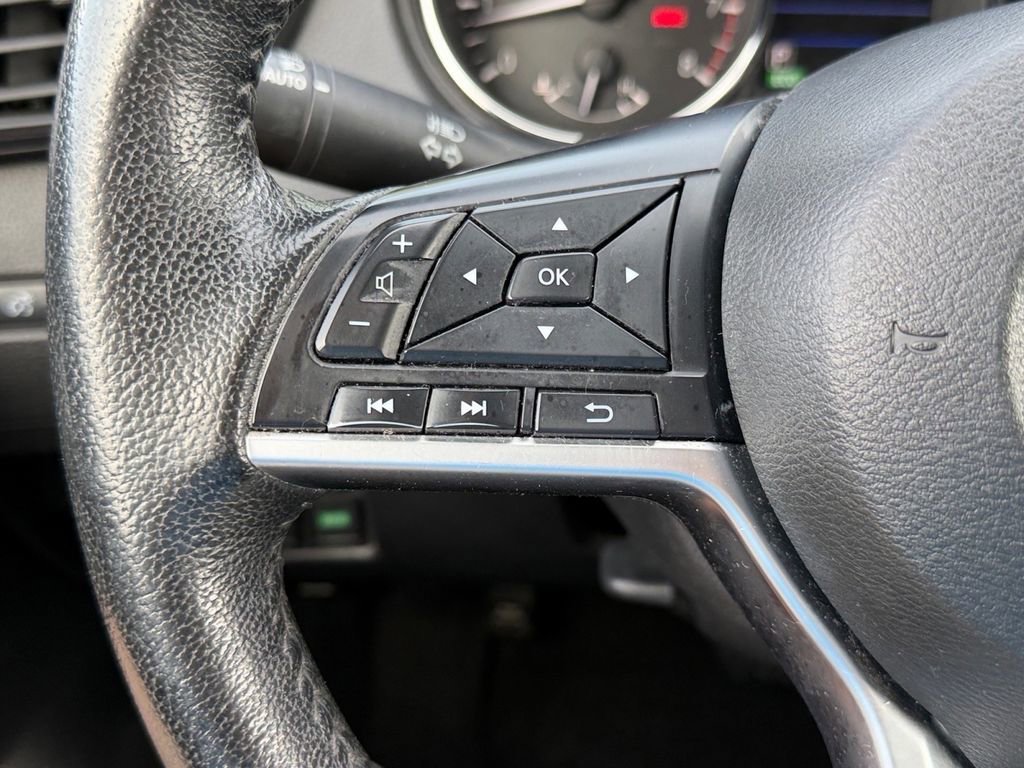 Used 2019 Nissan Rogue S w/ Special Edition Package FWD image 21