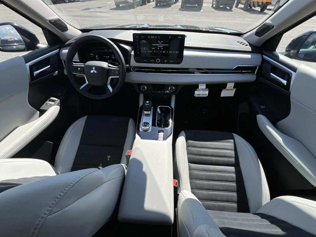 New 2026 Mitsubishi Outlander SE image 16