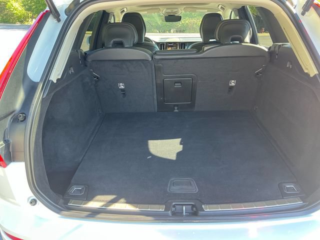Used 2022 Volvo XC60 B5 Momentum AWD/4WD image 18
