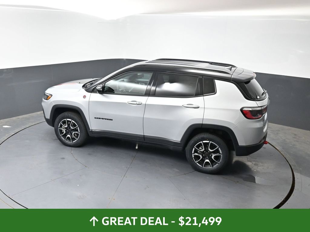 Used 2025 Jeep Compass Trailhawk AWD/4WD image 49
