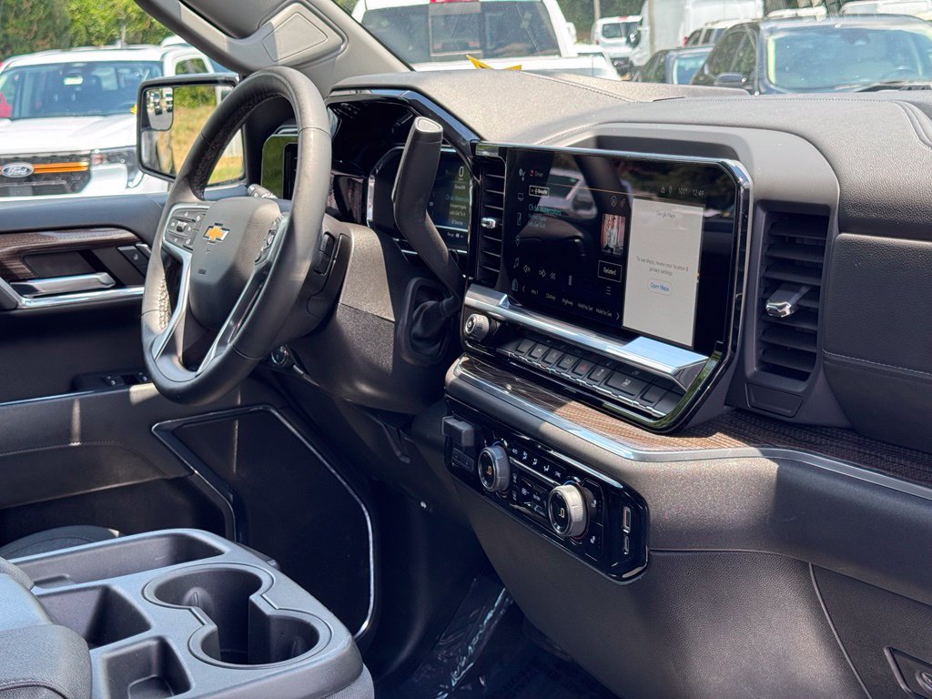 Used 2024 Chevrolet Silverado 1500 LT AWD/4WD image 6