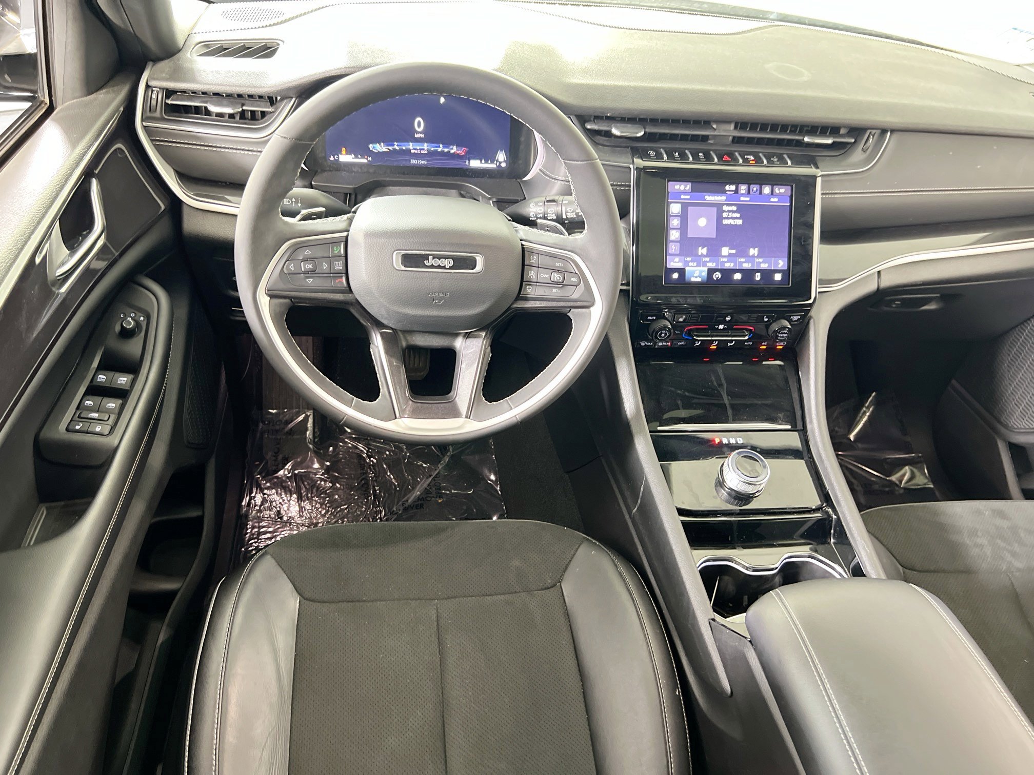 Used 2023 Jeep Grand Cherokee Altitude AWD/4WD image 22