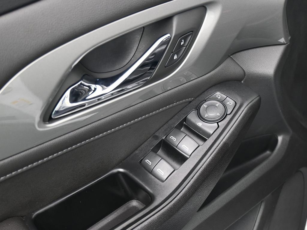 Used 2023 Chevrolet Traverse LT image 17