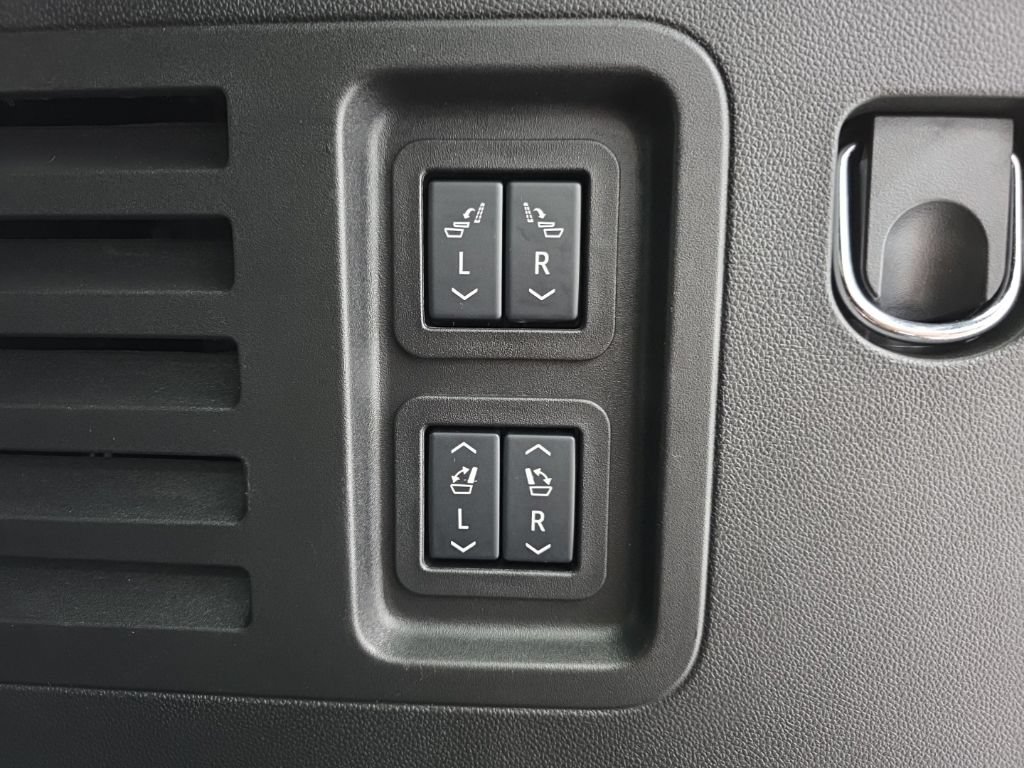 Used 2026 Chevrolet Traverse RS AWD/4WD image 65