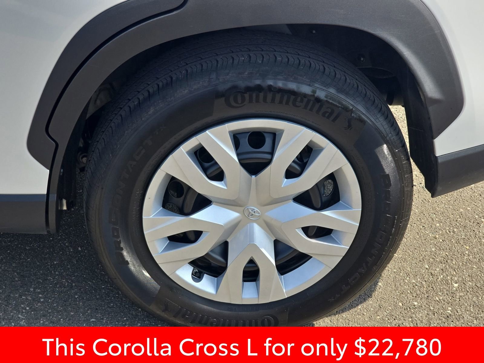 Used 2024 Toyota Corolla Cross L image 39