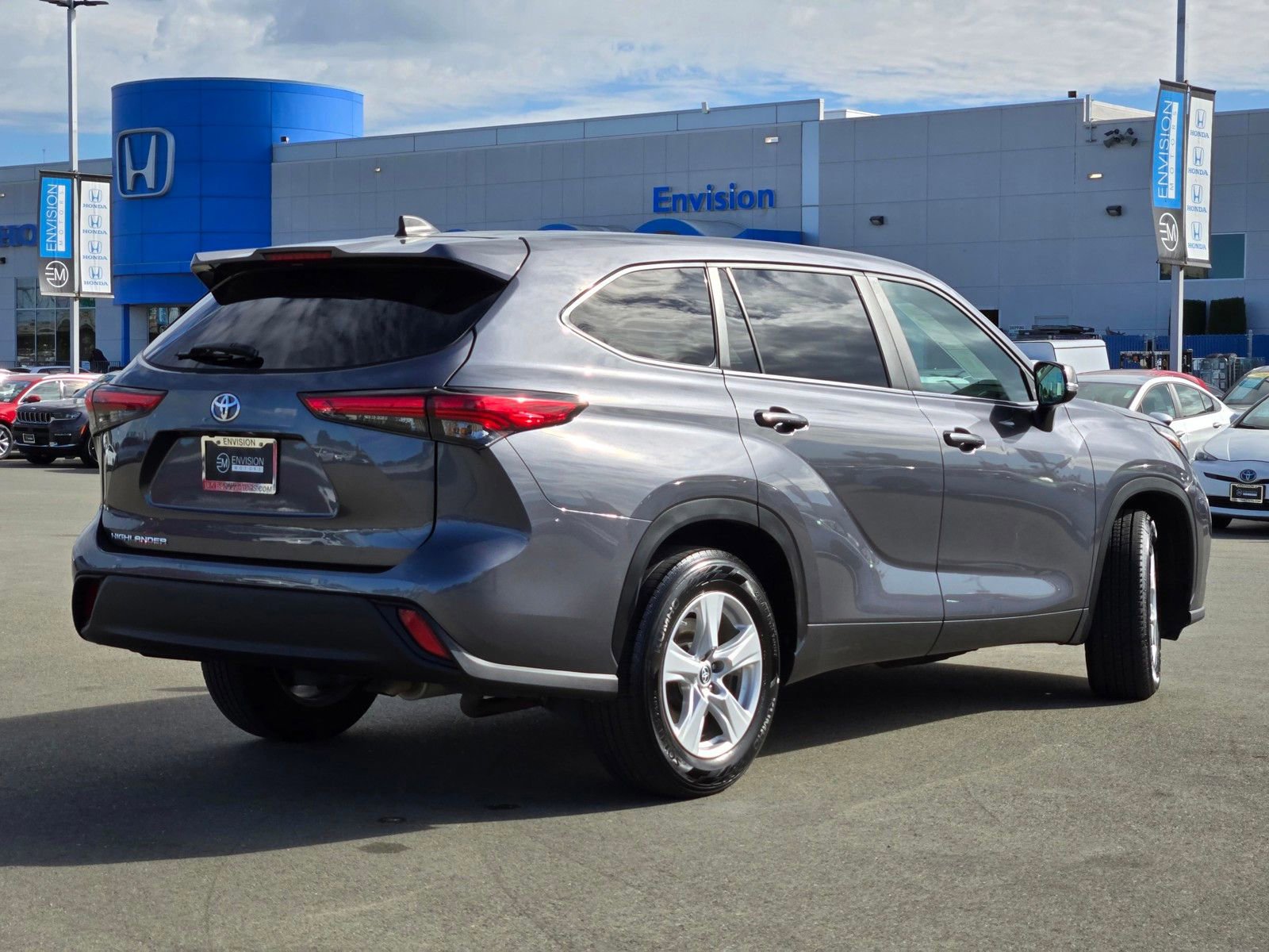 Used 2023 Toyota Highlander L FWD image 7