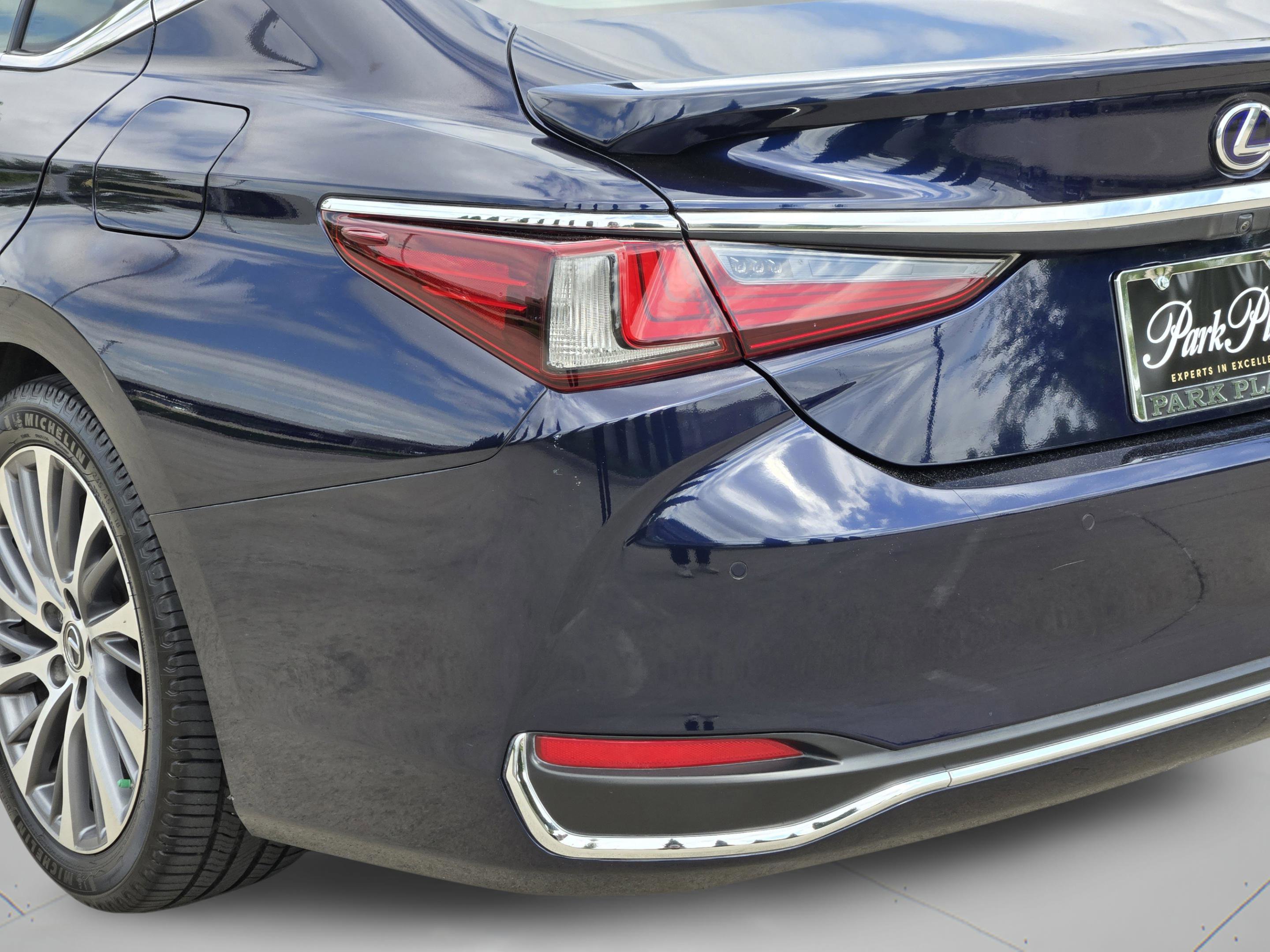 Used 2019 Lexus ES 300h w/ Premium Package image 38