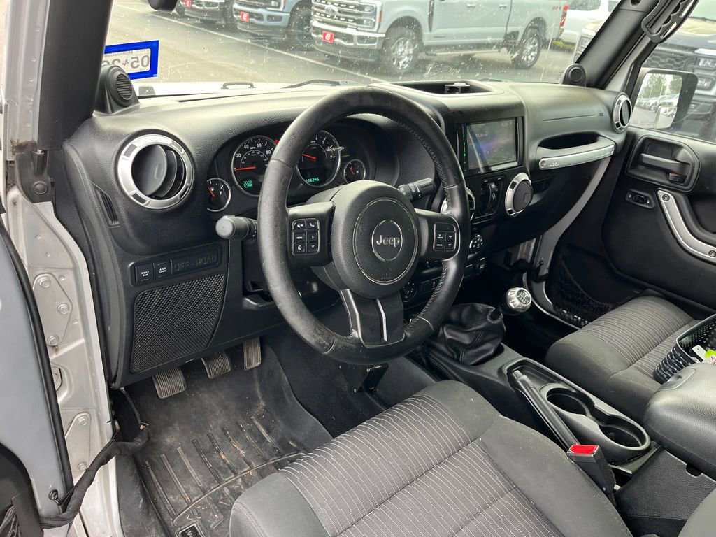 Used 2012 Jeep Wrangler Unlimited Rubicon w/ Connectivity Group image 6