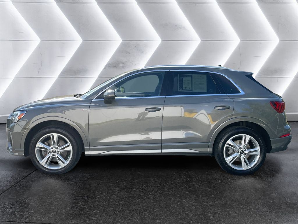 Used 2024 Audi Q3 2.0T Premium Plus w/ Premium Plus Package AWD/4WD image 3