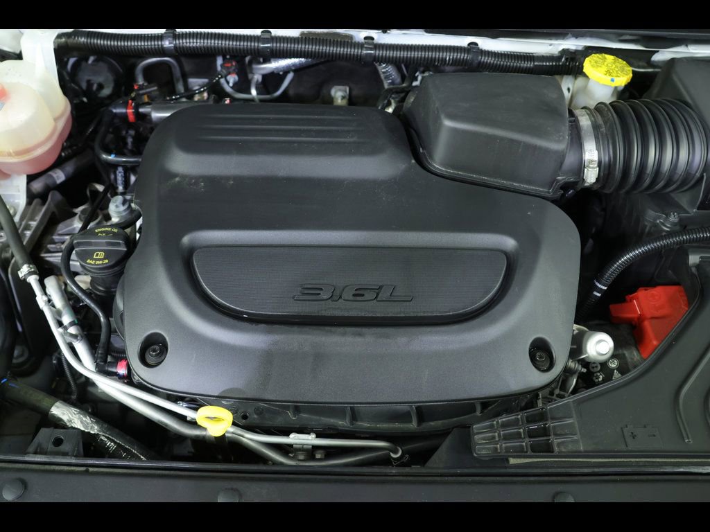 Used 2025 Chrysler Pacifica Select FWD image 19