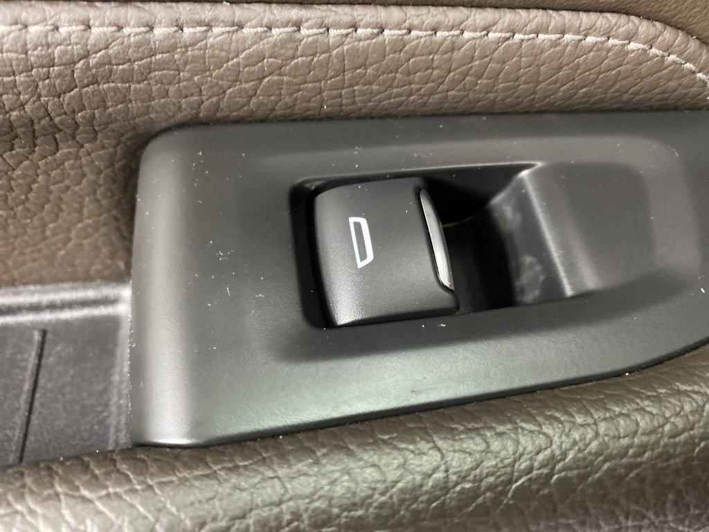 Used 2021 GMC Yukon Denali w/ Denali Premium Package image 41