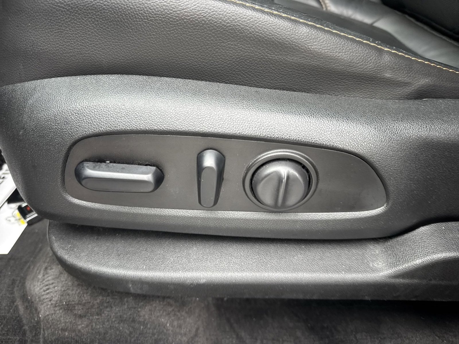 Used 2020 Chevrolet Traverse Premier image 19