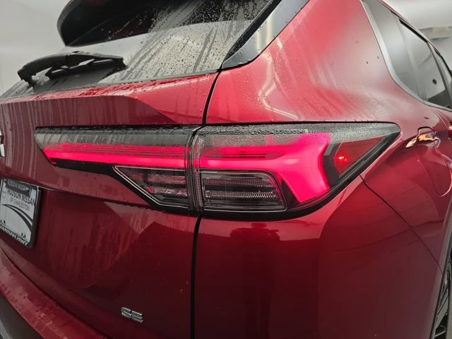 Used 2025 Mitsubishi Outlander SE image 19