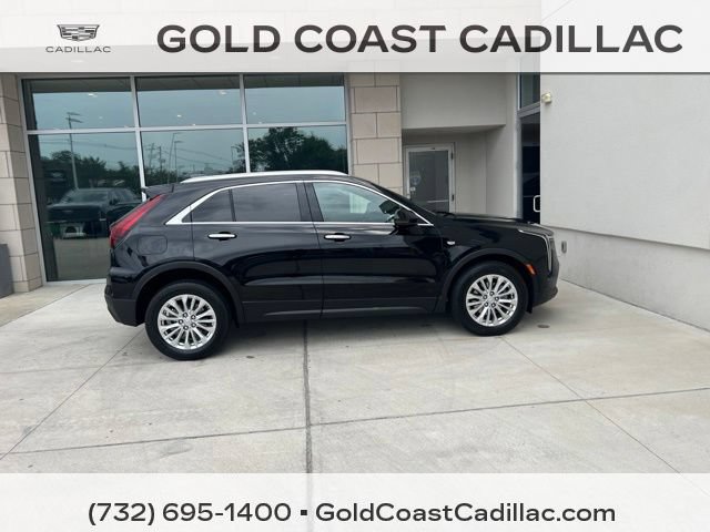 Used 2024 Cadillac XT4 Luxury w/ Cold Weather Package FWD image 4