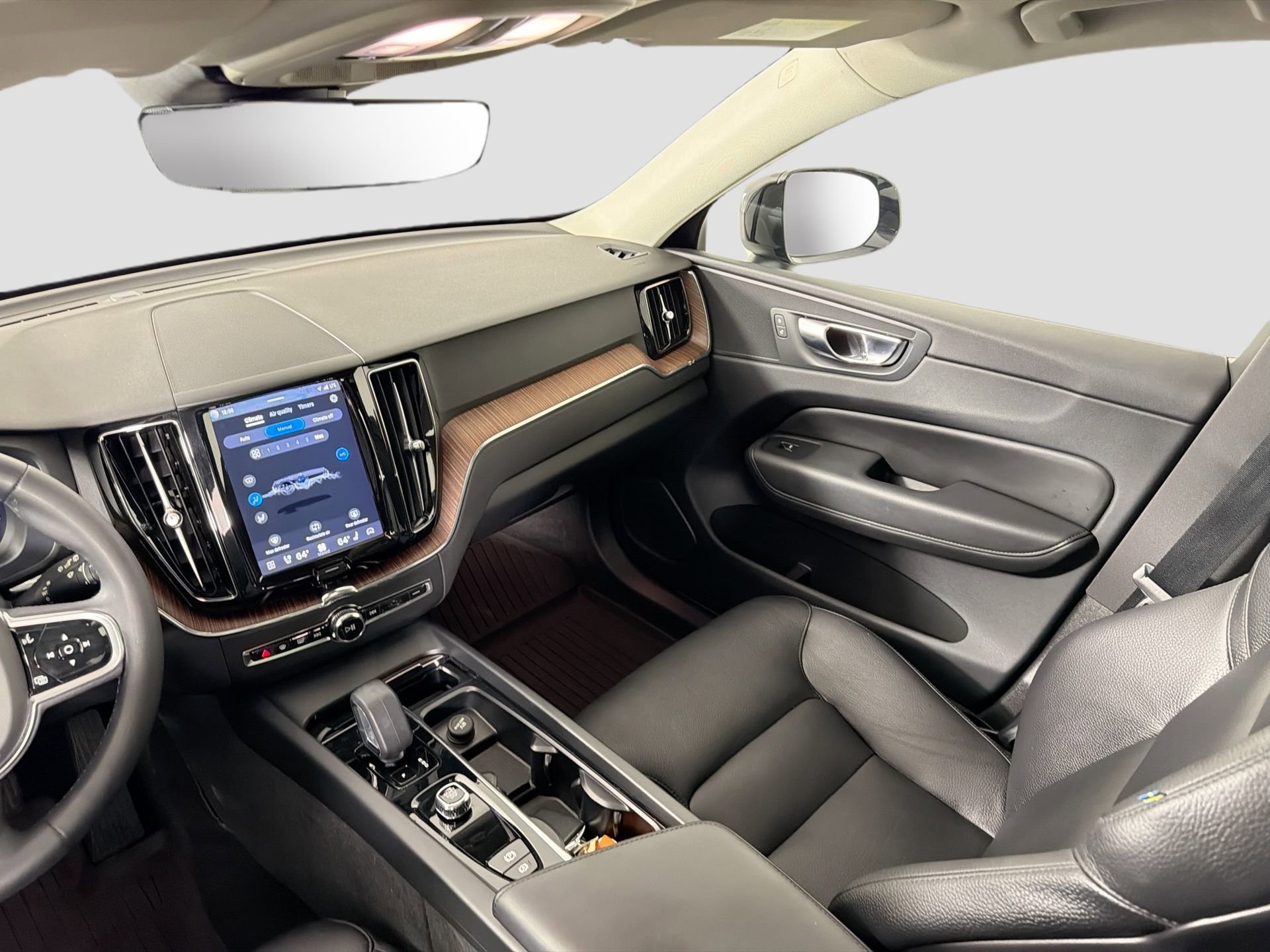 Certified 2023 Volvo XC60 B5 Plus w/ Climate Package AWD/4WD image 23