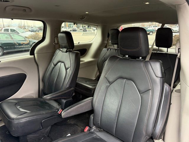 Used 2019 Chrysler Pacifica Touring-L image 8