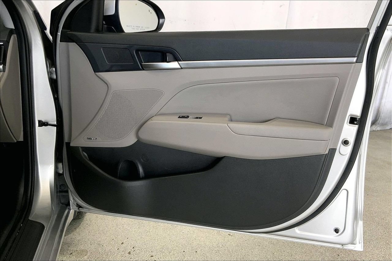 Used 2020 Hyundai Elantra Limited FWD image 26