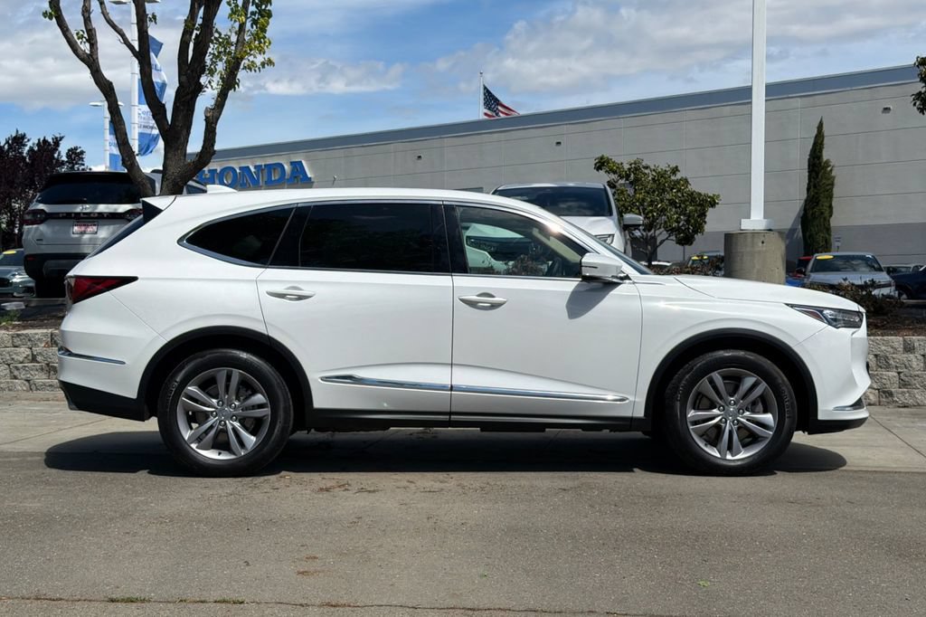 Used 2023 Acura MDX SH-AWD image 3
