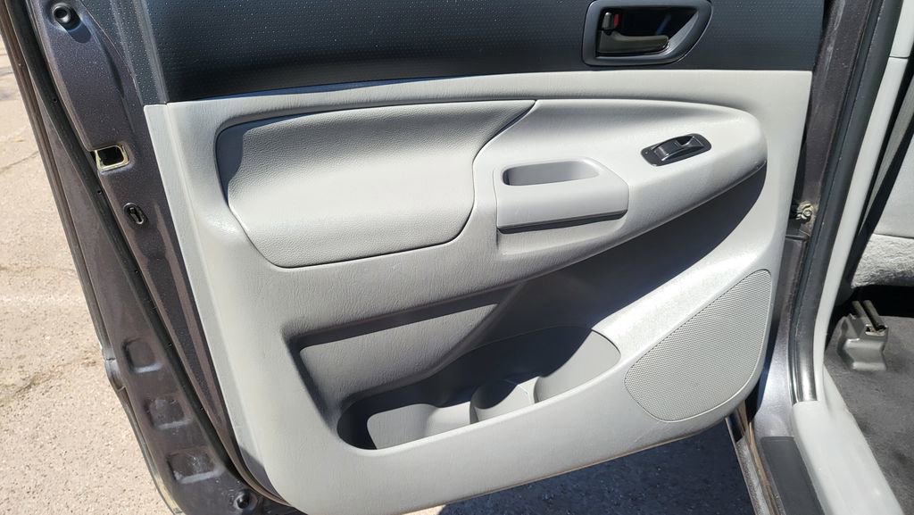 Used 2013 Toyota Tacoma PreRunner w/ SR5 Pkg RWD image 19