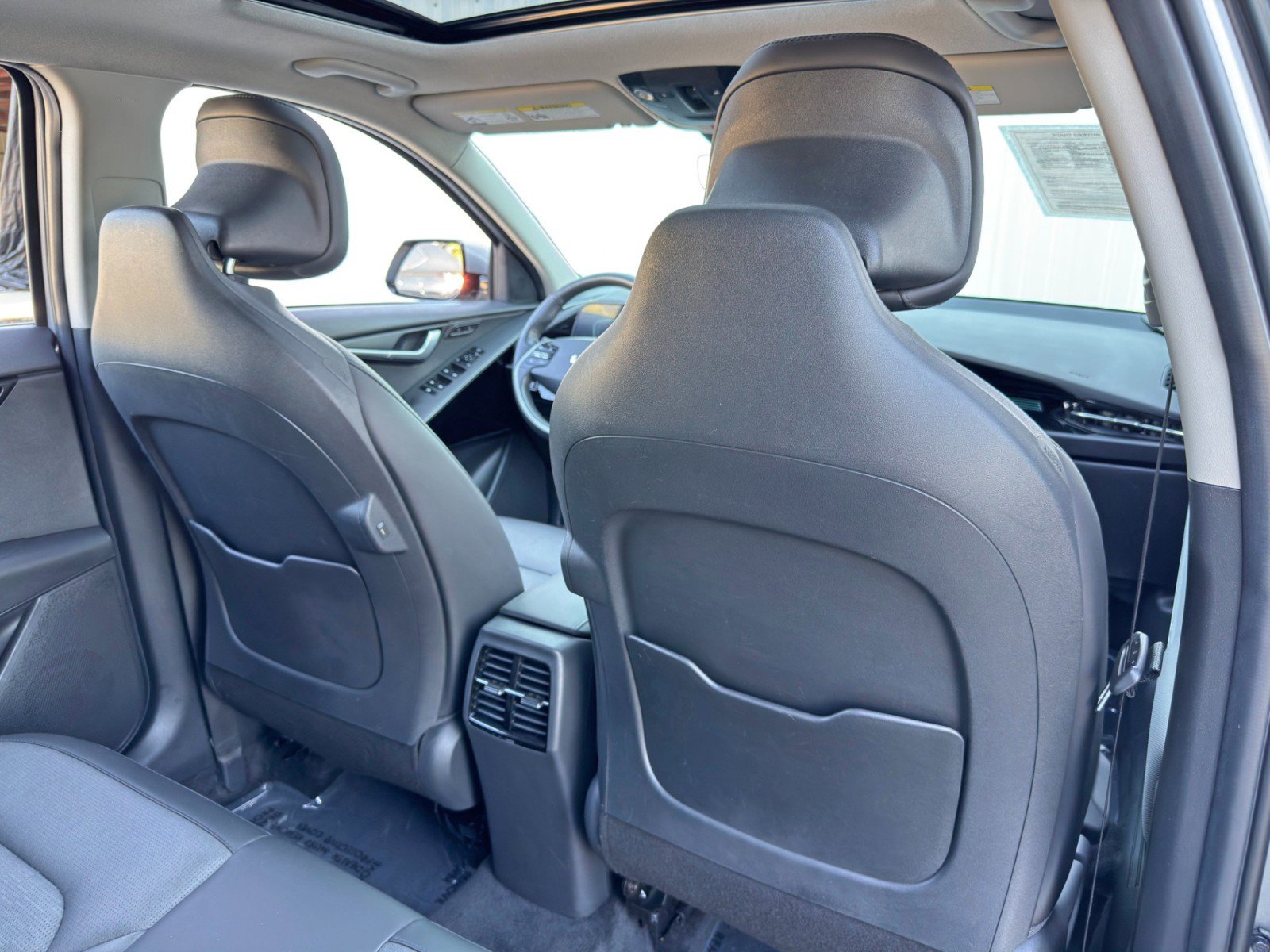 Used 2023 Kia Niro SX Touring image 33