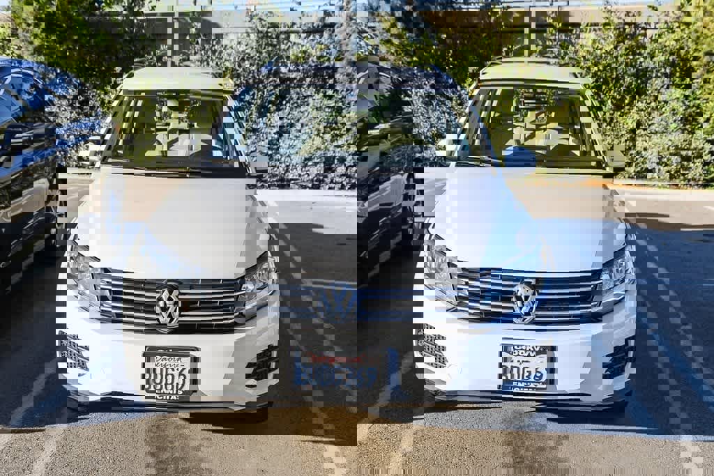 Used 2017 Volkswagen Tiguan S image 2