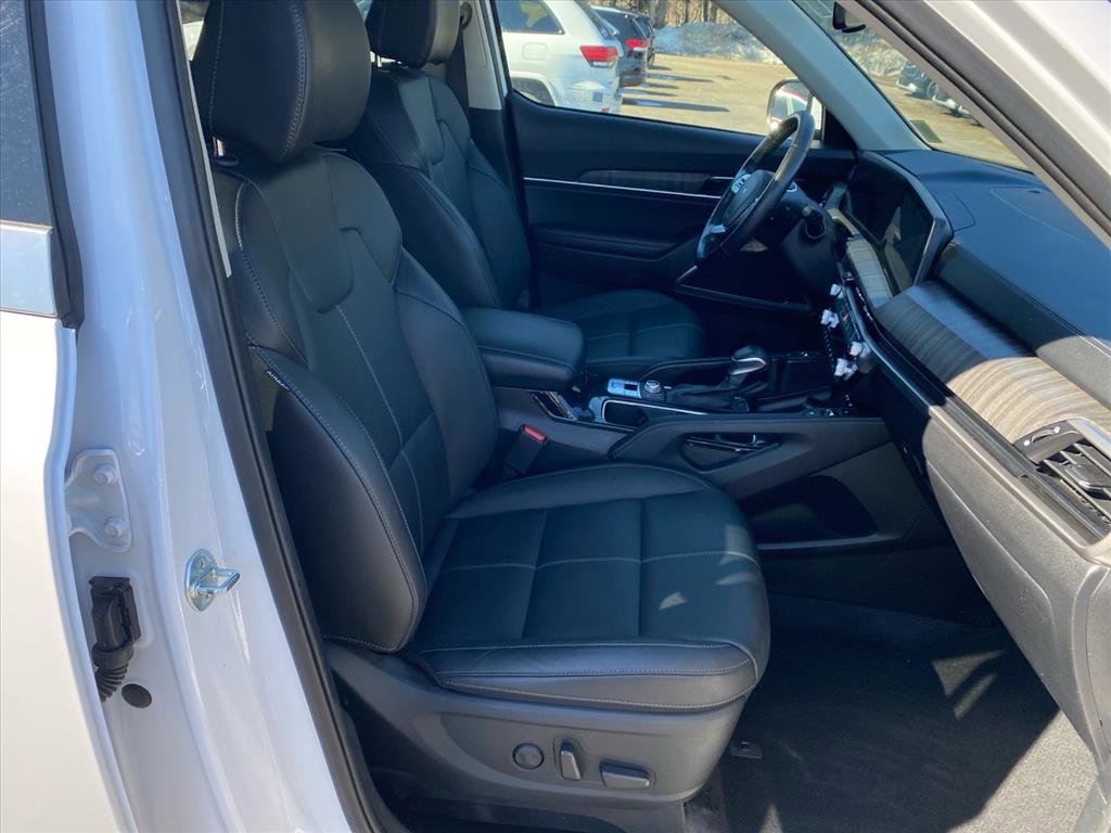 Used 2024 Kia Telluride EX w/ EX Captain's Chair Package image 29