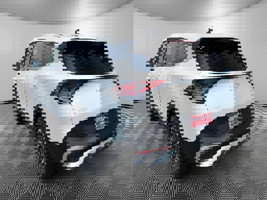 New 2025 Kia Sportage LX image 5