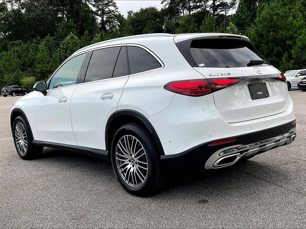 Used 2025 Mercedes-Benz GLC 300 image 3
