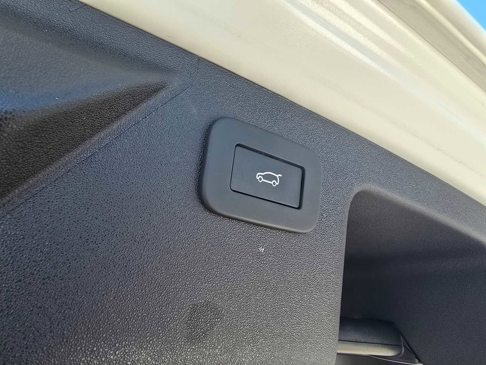 Certified 2025 Land Rover Discovery Sport S image 18