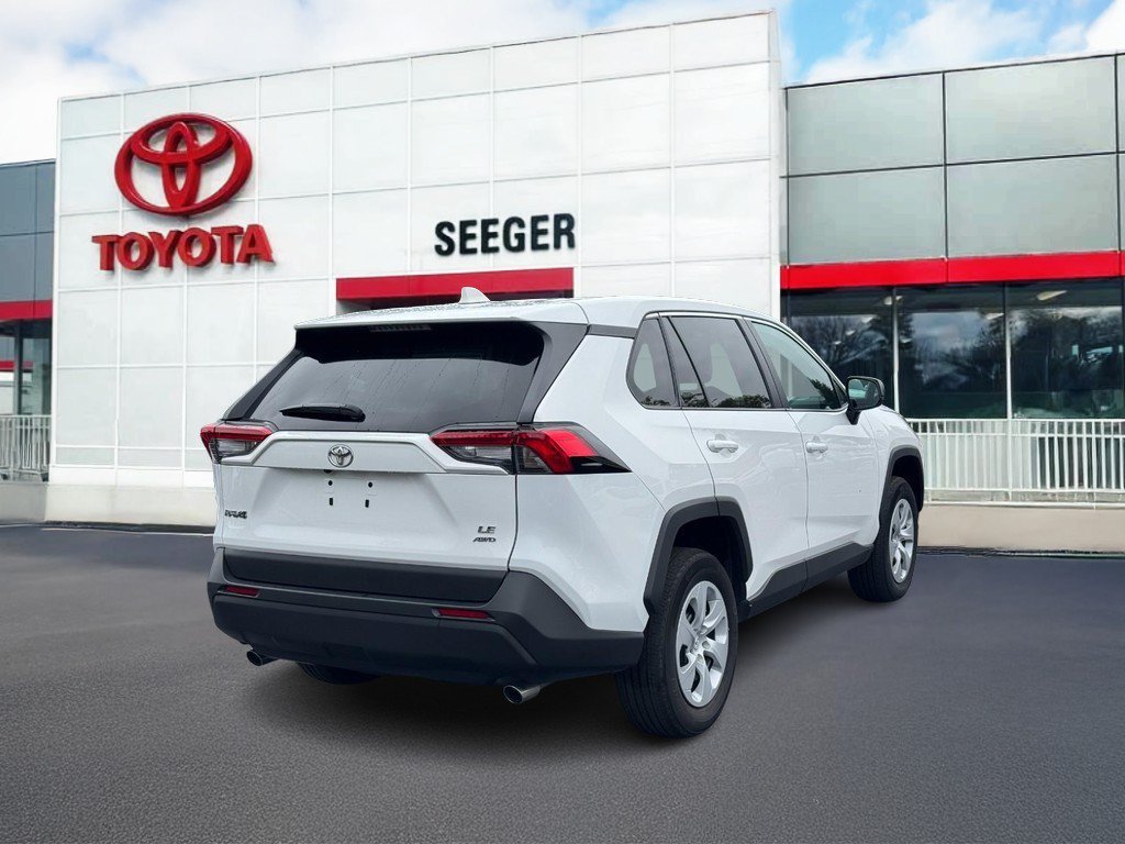 Used 2025 Toyota RAV4 LE AWD/4WD image 3