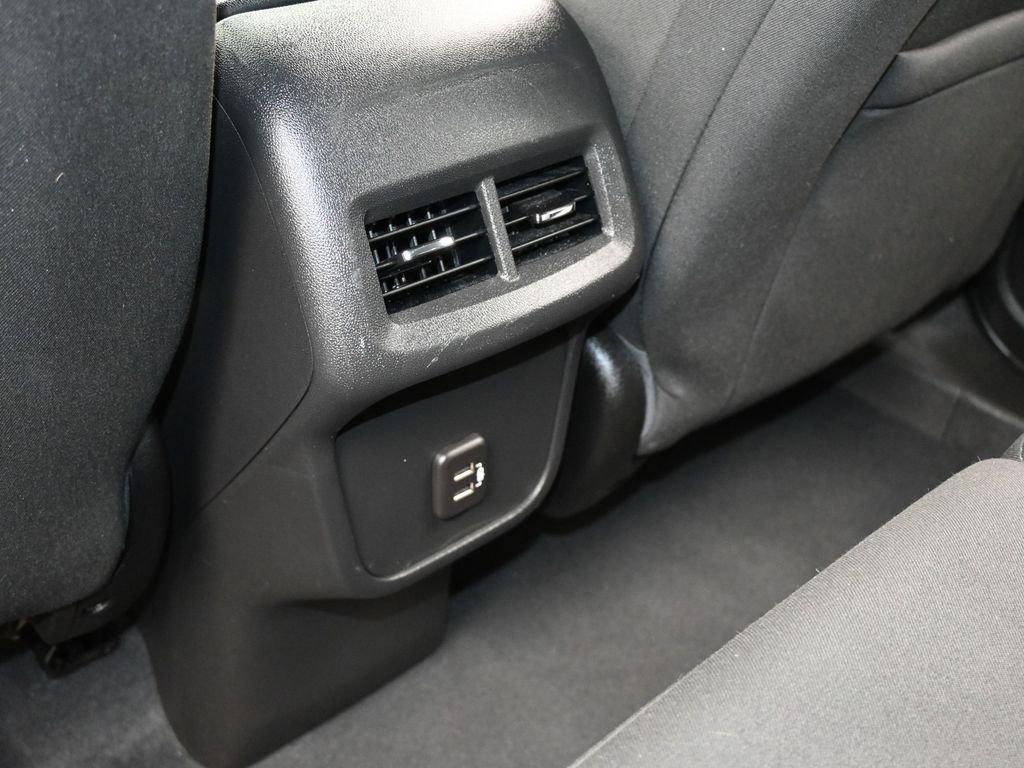 Used 2021 Chevrolet Equinox LS image 31