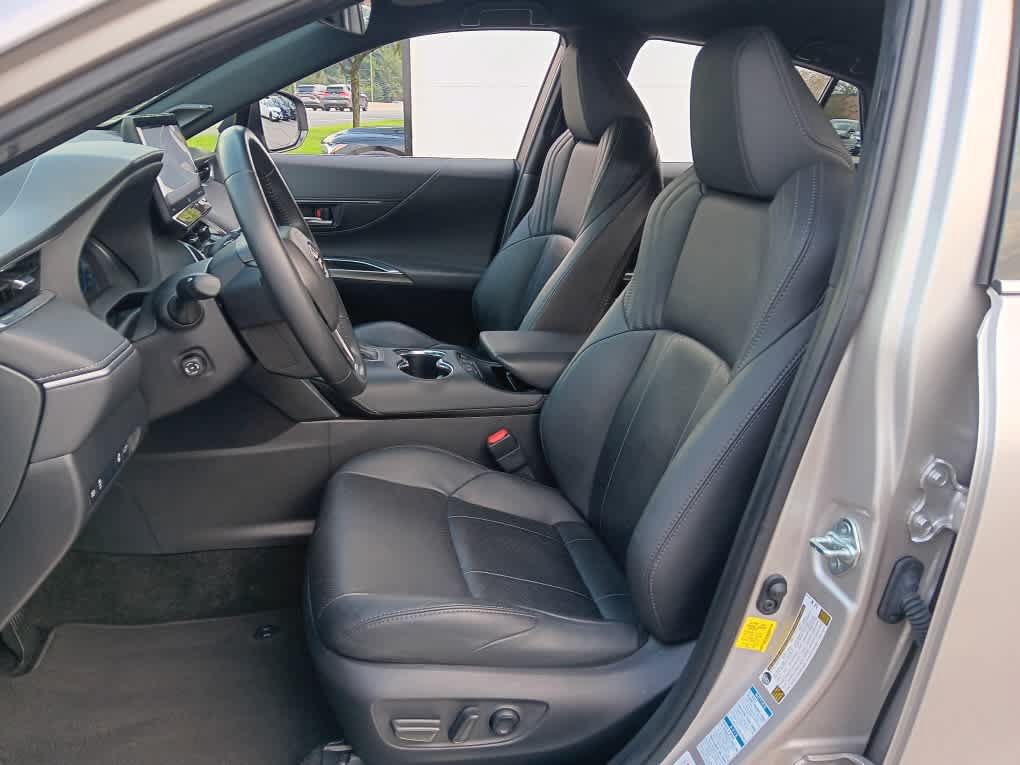 Used 2021 Toyota Venza XLE w/ Softex Package AWD/4WD image 11