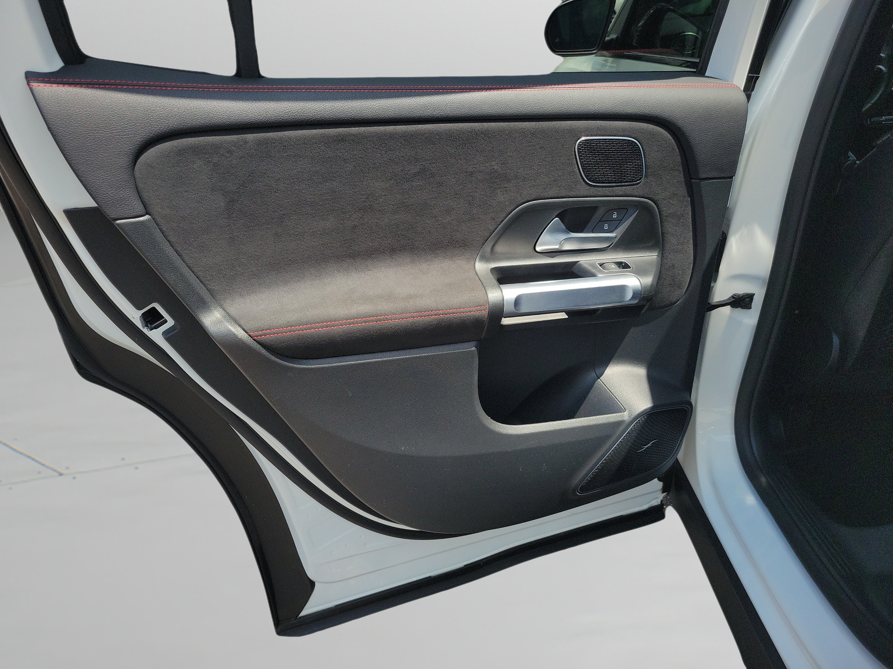Certified 2024 Mercedes-Benz GLB 250 image 7