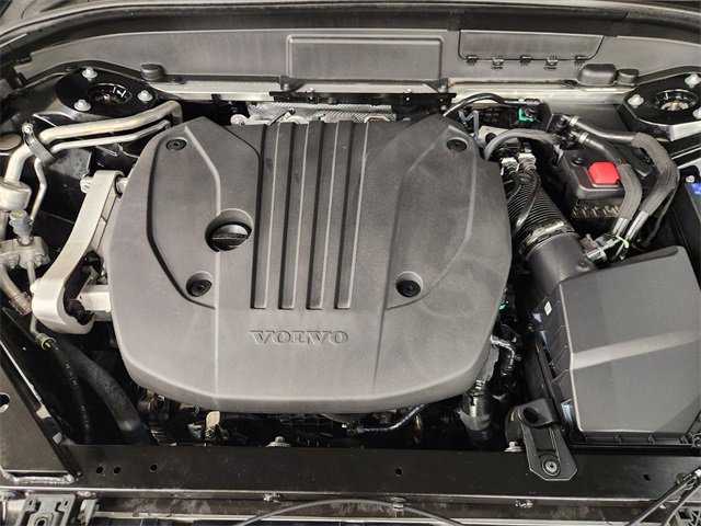 Used 2025 Volvo XC60 B5 Core image 30