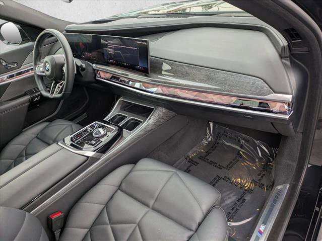 Used 2023 BMW 740i image 22