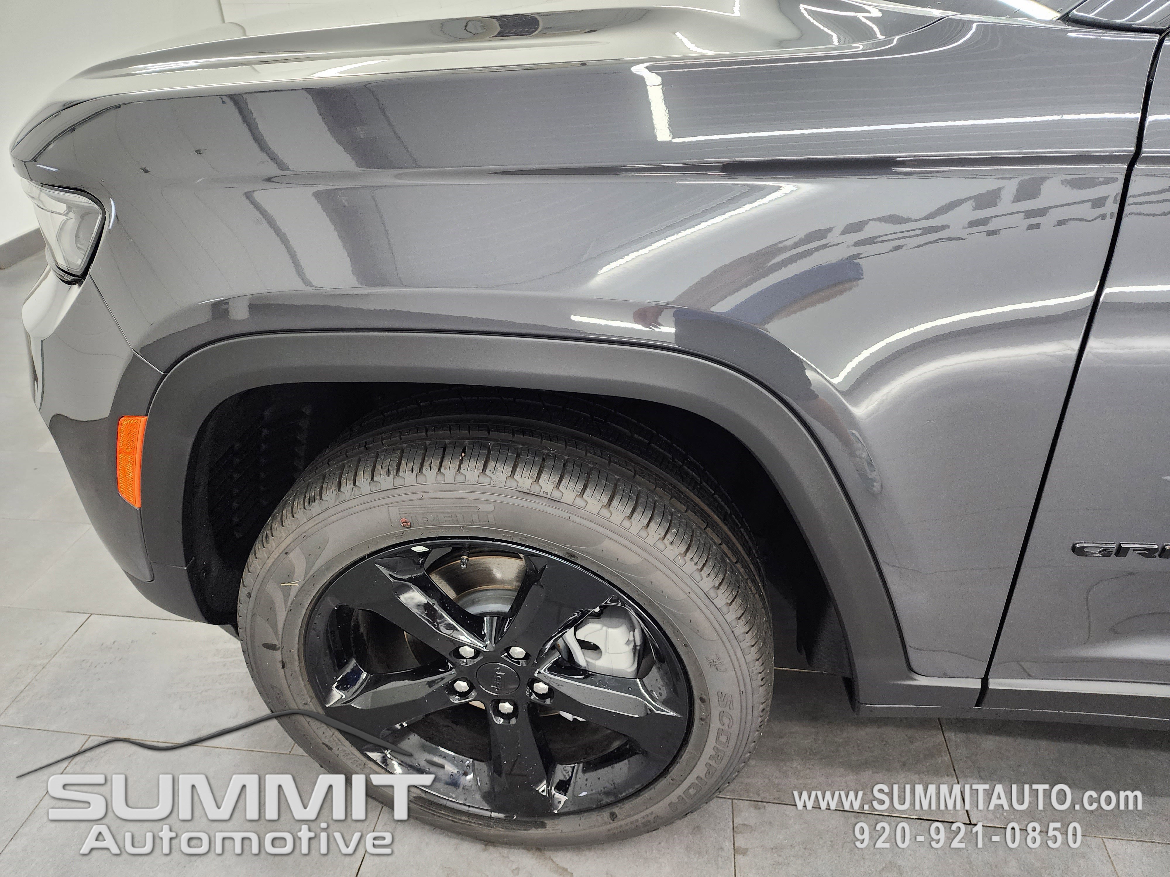 New 2025 Jeep Grand Cherokee Limited w/ Black Appearance Package image 33